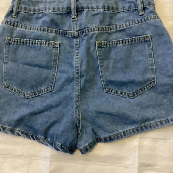 SOLD OUT***********Rhinestone & Rivet Decor Denim Shorts ((Color:Blue)(PREOWNED) - Picture 5 of 7